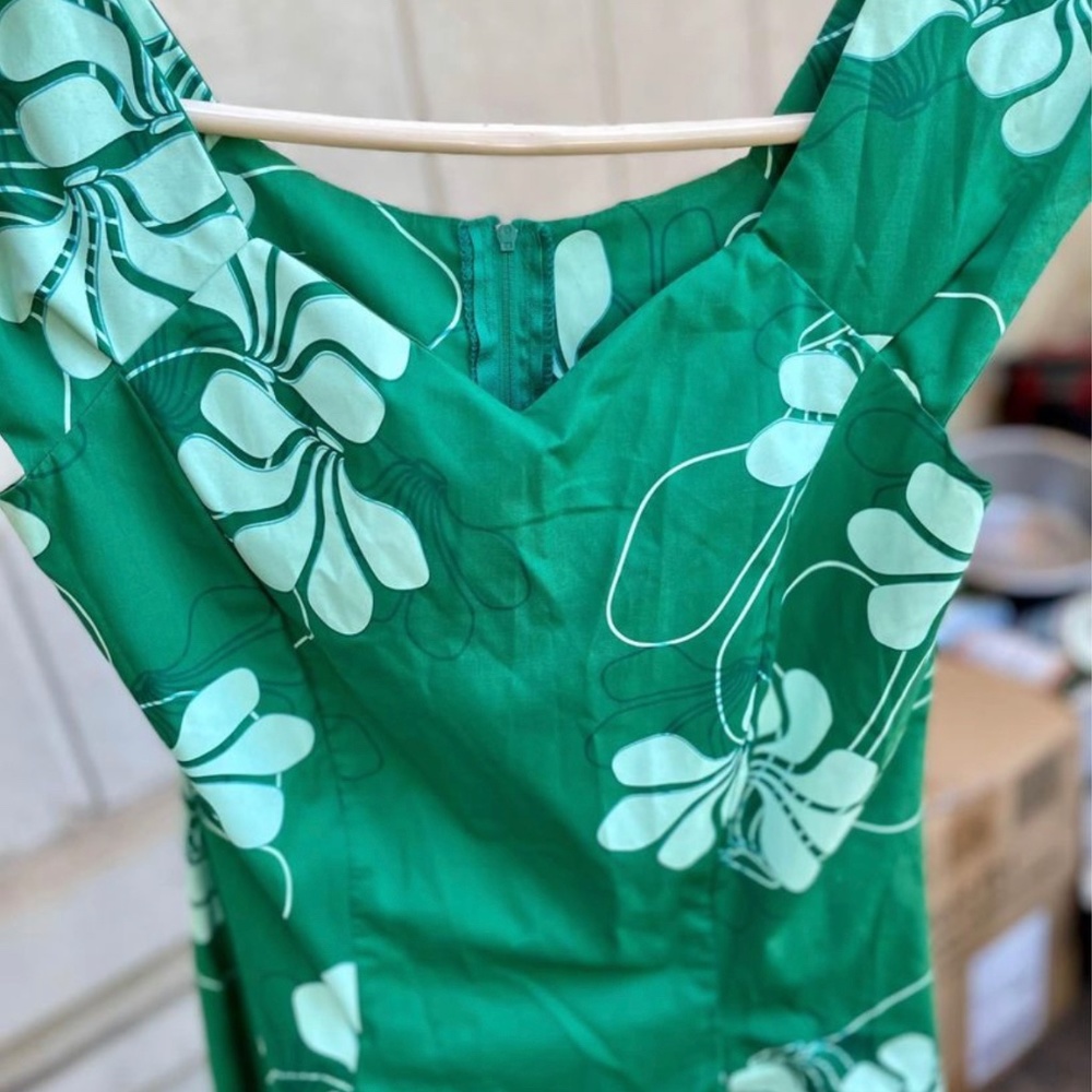 Island style retro dress